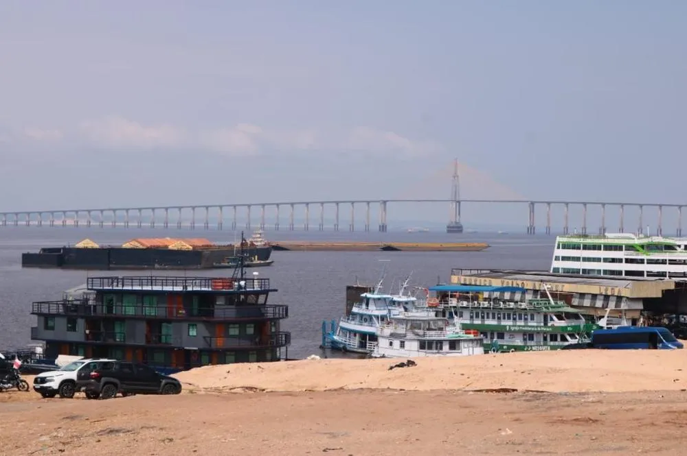 Rio Negro volta a subir, mas ainda não é o fim da seca